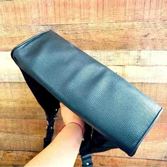 NWOT Sondra Roberts Leather Squared Hobo Bag With Tassel - Picture 7 of 11